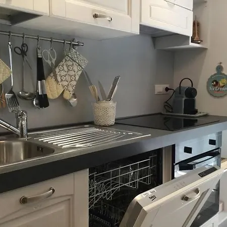 Petite Maison Elegante Monolocale Con Terrazza * Chiavari