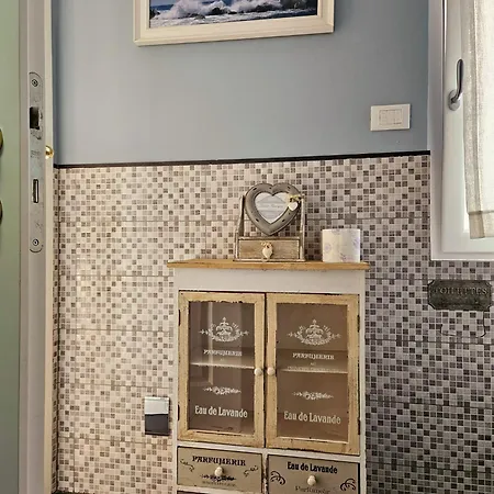 Petite Maison Elegante Monolocale Con Terrazza Daire Chiavari