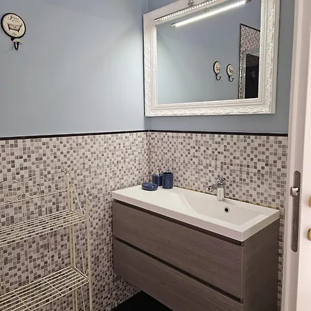 Lägenhet Petite Maison Elegante Monolocale Con Terrazza Chiavari