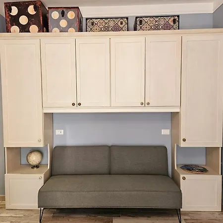 Lägenhet Petite Maison Elegante Monolocale Con Terrazza Chiavari