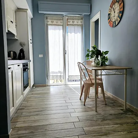 Petite Maison Elegante Monolocale Con Terrazza