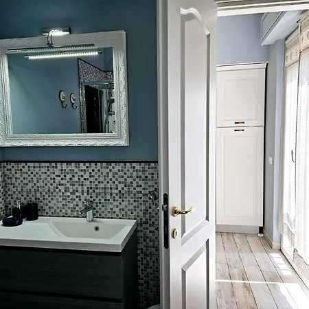 Petite Maison Elegante Monolocale Con Terrazza Daire *