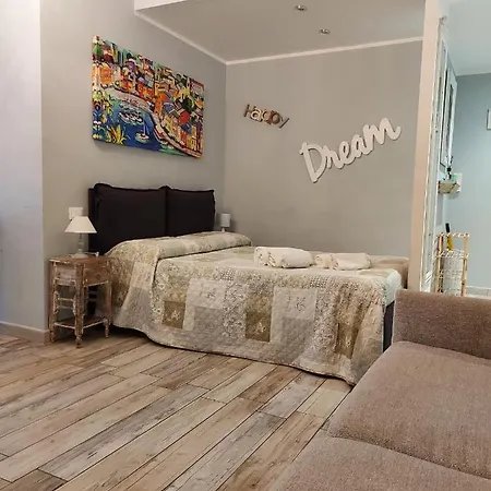 Apartment Petite Maison Elegante Monolocale Con Terrazza Chiavari
