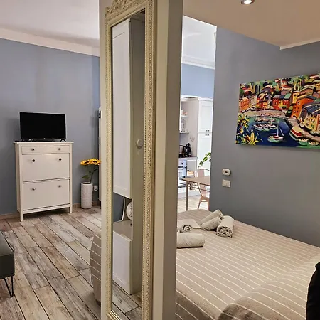 Petite Maison Elegante Monolocale Con Terrazza